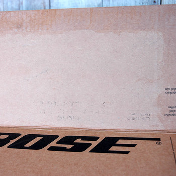 BOSE段ボールケース